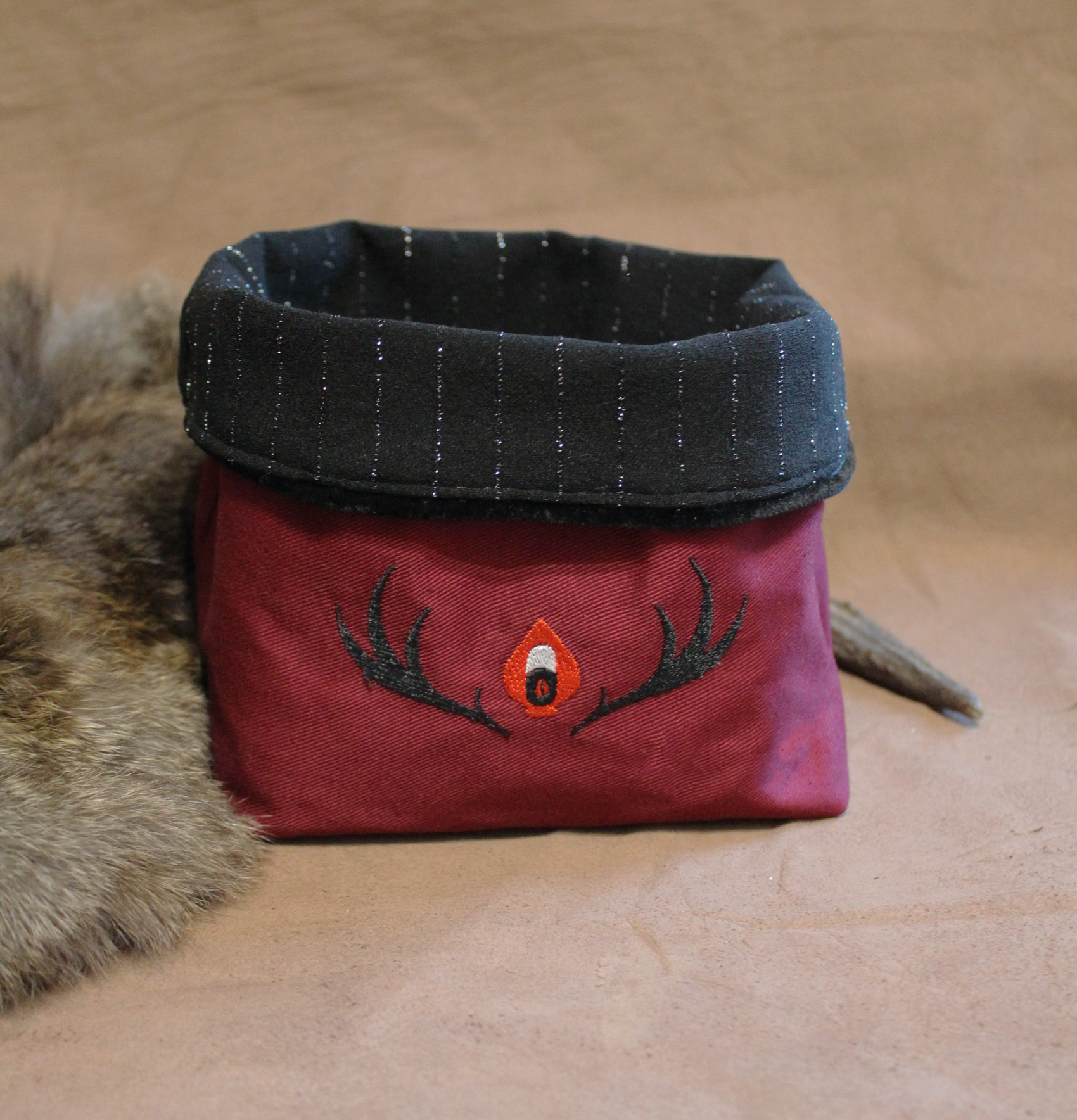 Petit panier en tissu Alastor